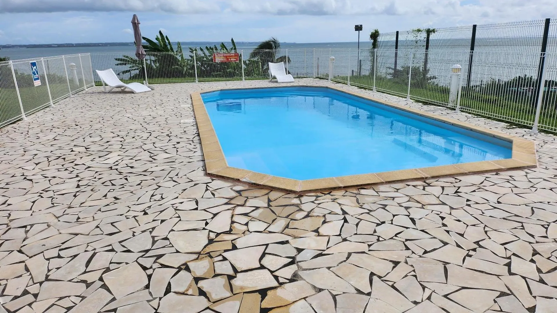 Nemo Sur Mer Petit-Bourg Apartment
